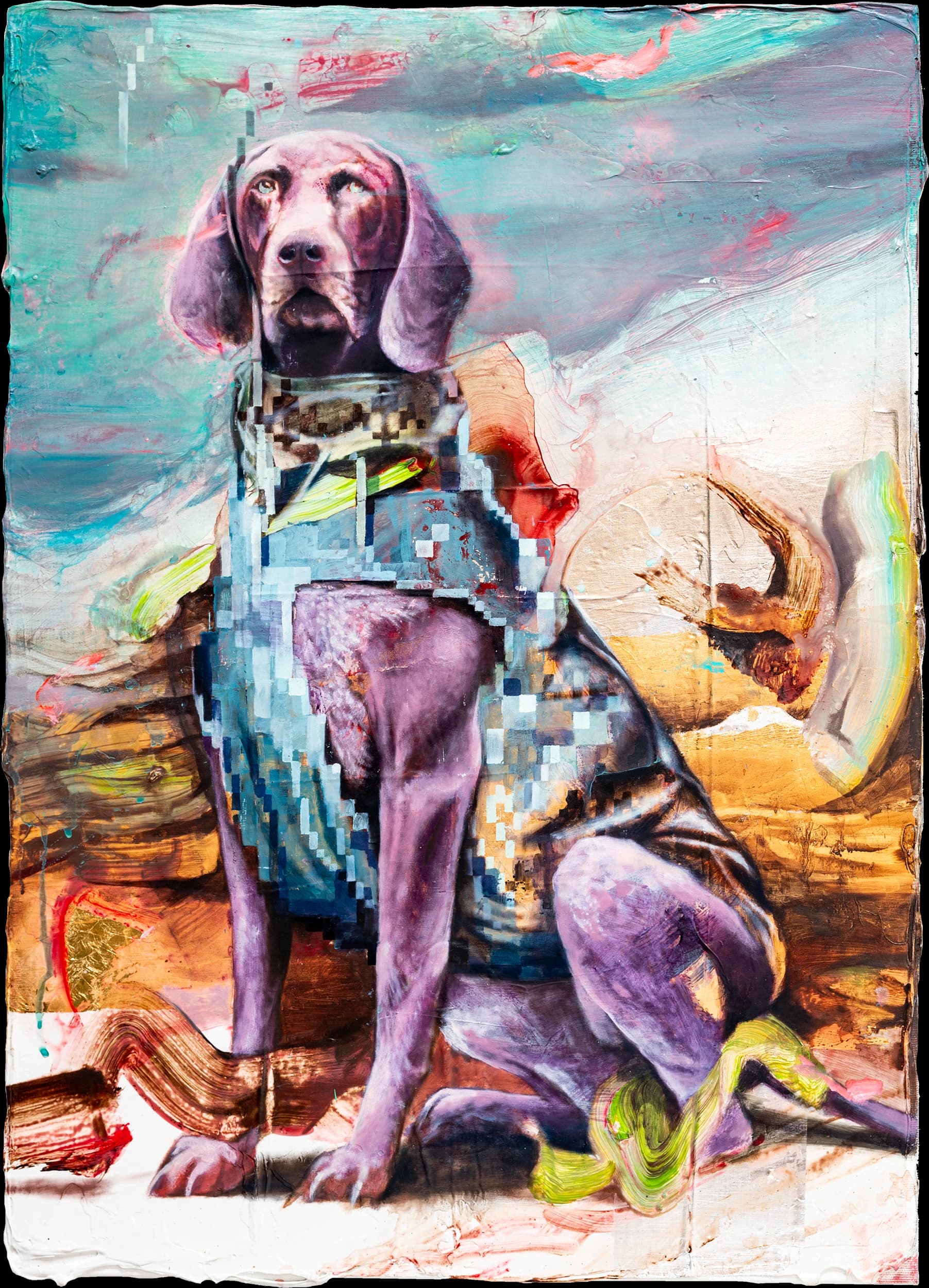Ein violetter Hund sitzt mit blauem Rucksack vor einer abstrakten Landschaft mit Geweih.