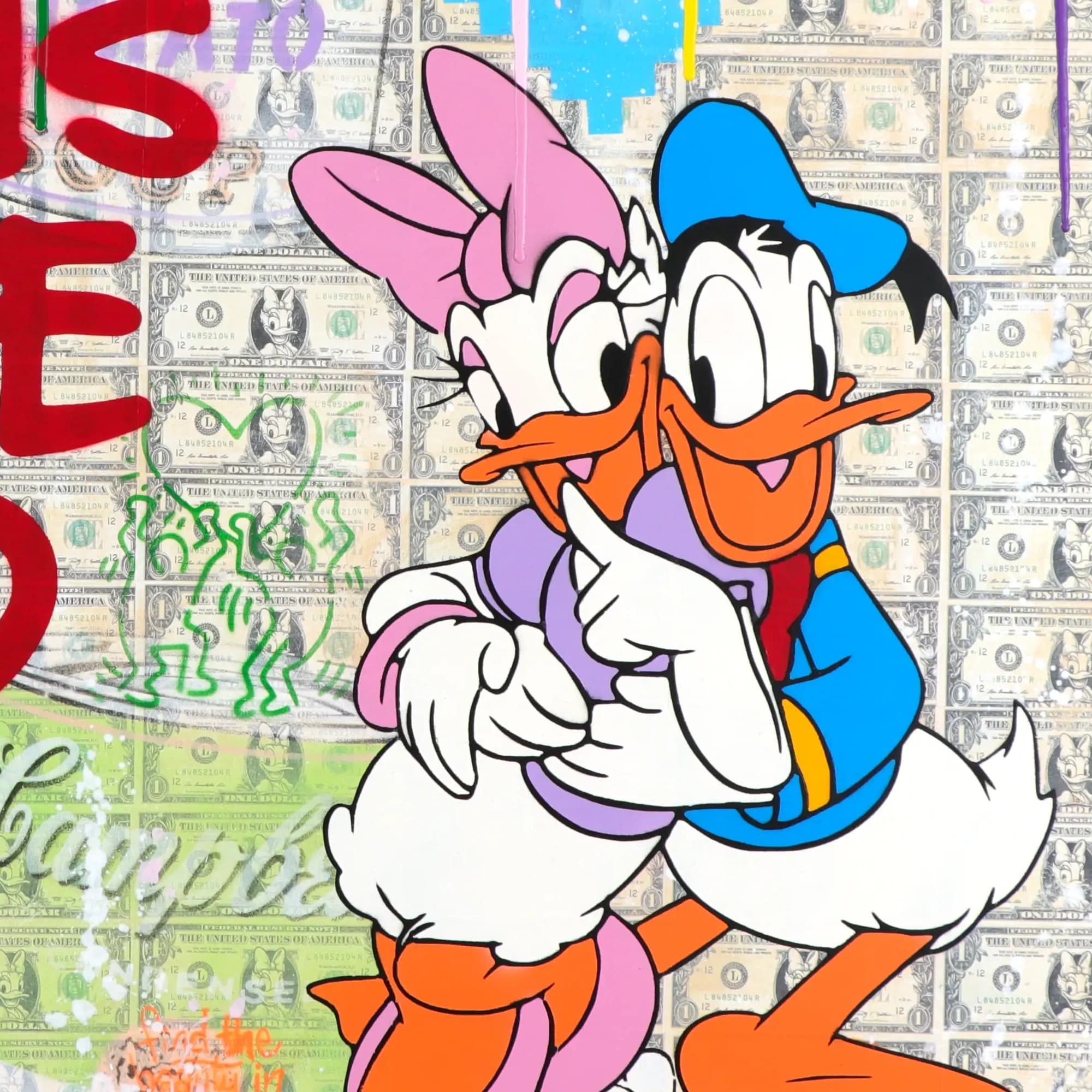Donald Duck und Daisy Duck umarmen sich vor einem Hintergrund aus Dollarscheinen und roten Buchstaben.