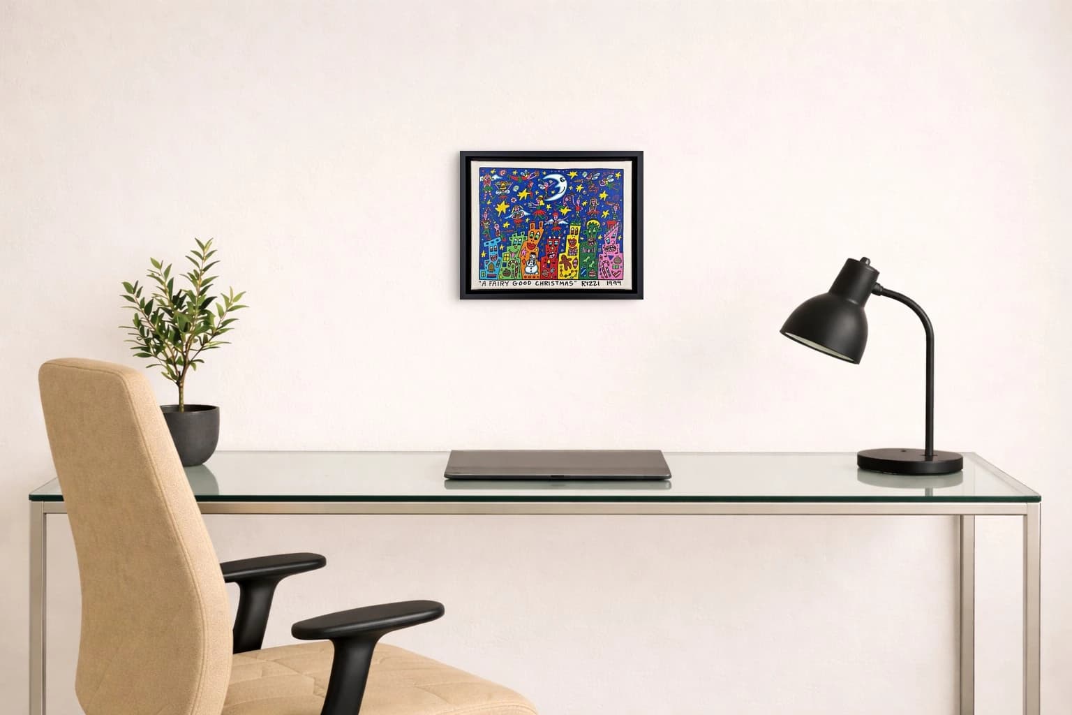 Gerahmte bunte Weihnachtskunst mit Elfen, Sternen und Häusern, unten „A FAIRY GOOD CHRISTMAS“ 1999, als Kunstwerk an der Wand eines hellen Raums.