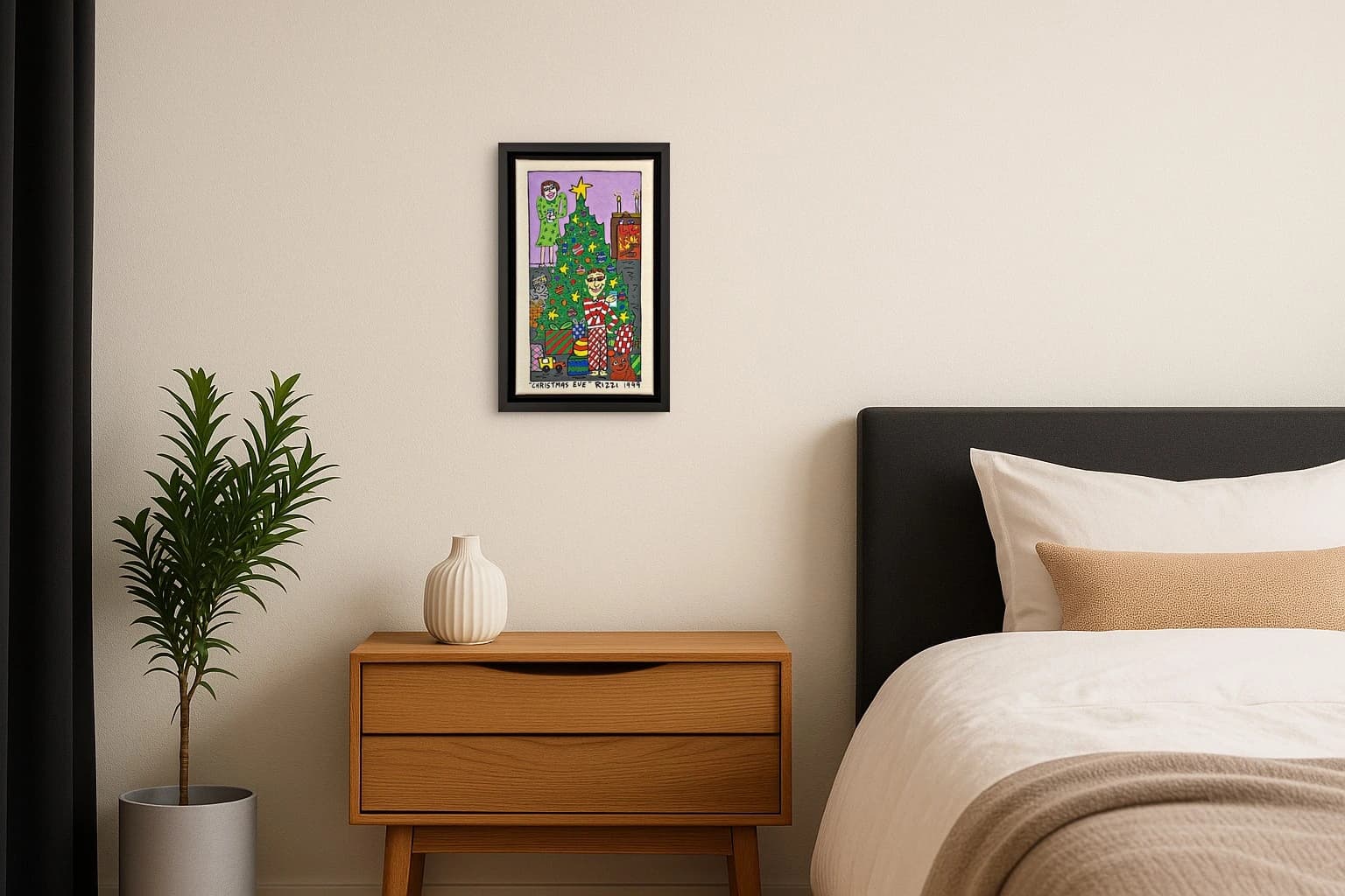 Gerahmtes Weihnachtsbild mit drei Figuren, Baum, Geschenken und Kamin vor lila Hintergrund, als Kunstwerk an der Wand eines Schlafzimmers.