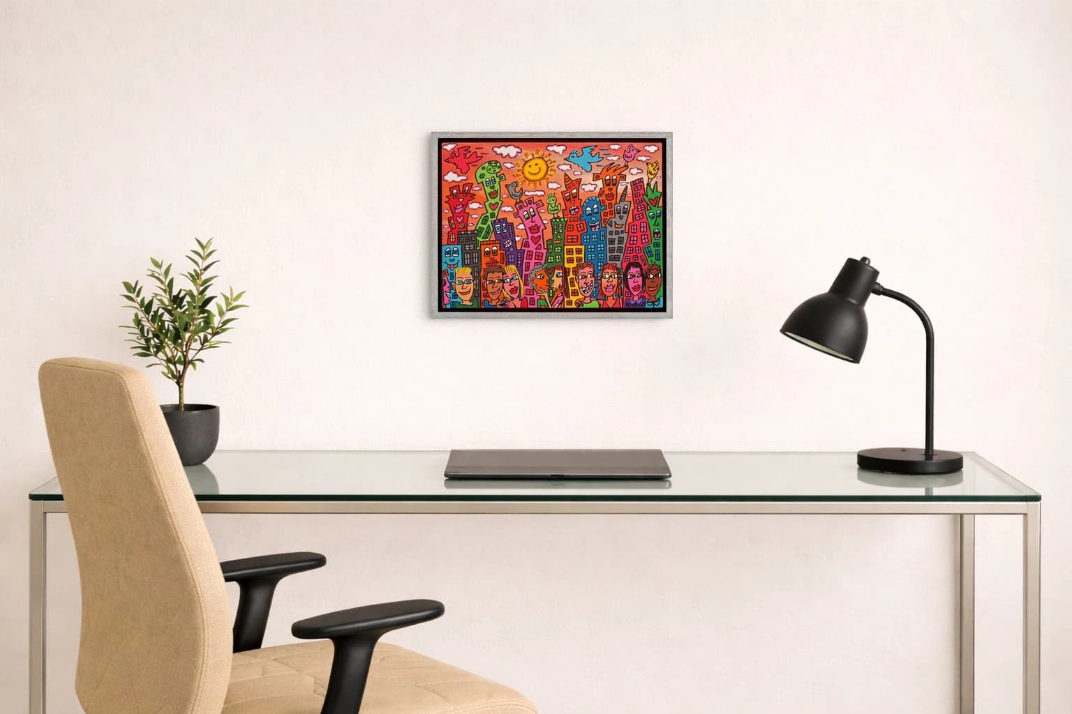 Bunte Gesichter und Häuser unter Wolken und Sonne in einem gerahmten Bild, als Kunstwerk an der Wand eines Raums.