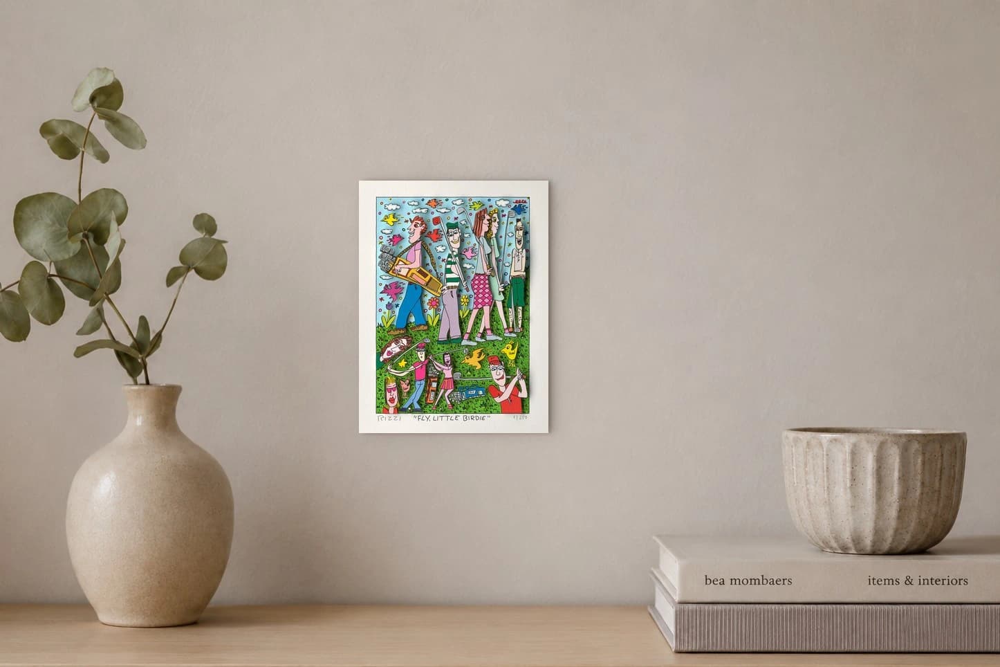 Cartoon-Golfplatz mit sechs Spielern, Vögeln, blauem Himmel und grünem Gras, als Kunstwerk an der Wand eines hellen Raums.