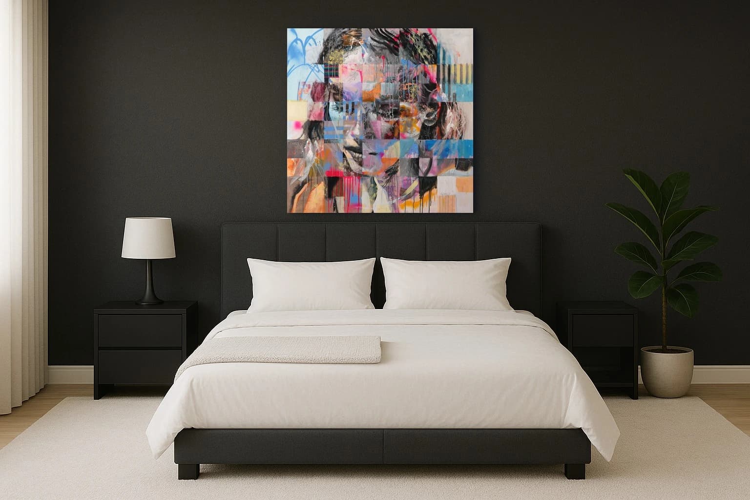 Abstraktes Porträt mit Farbflächen in Rosa, Blau, Weiß und Grau, als Kunstwerk an der Wand eines hellen Schlafzimmers.