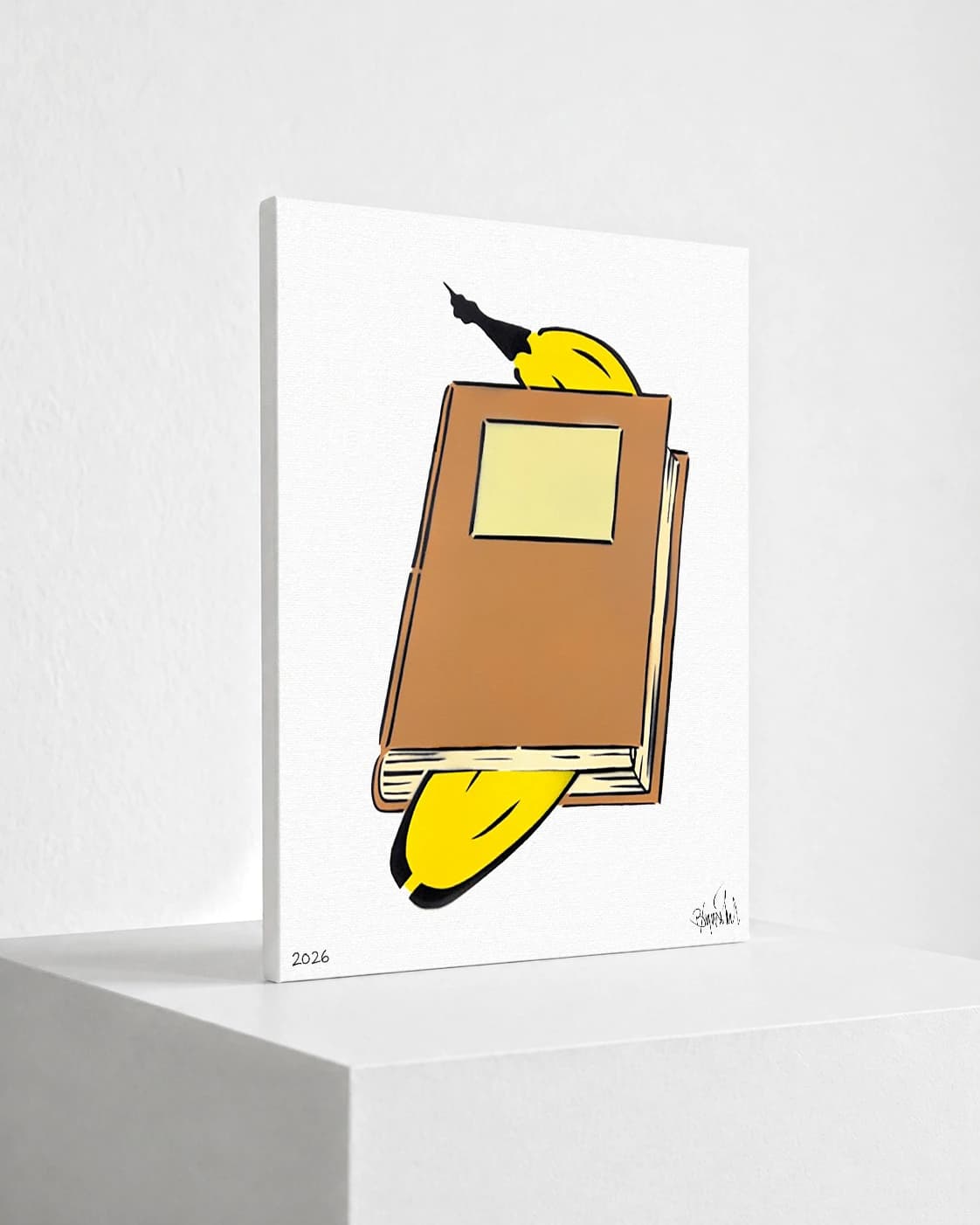 Braunes Buch mit gelbem Lesezeichen, oben und unten herausragend, vor weißem Hintergrund.