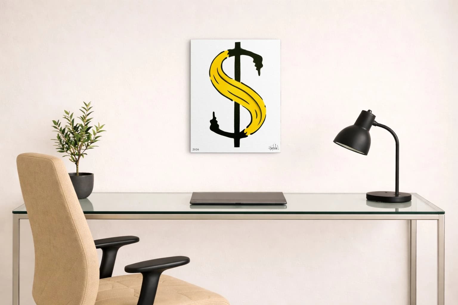 Gelbe Banane als Dollarzeichen auf weißem Hintergrund mit 2026 unten links, als Kunstwerk an der Wand eines Raums.