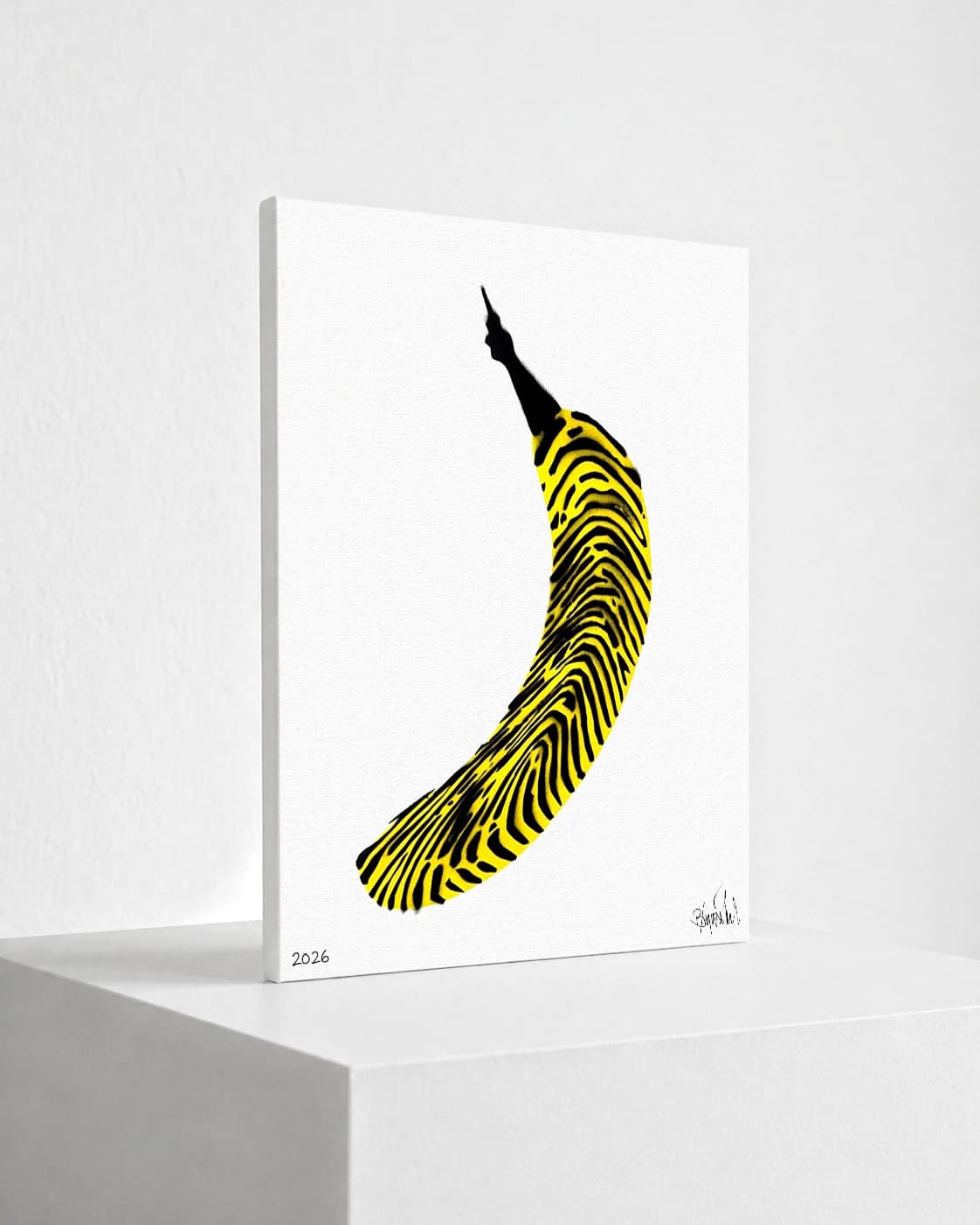 Gelbe Banane mit schwarzen Streifen auf weißem Hintergrund, unten links 2026 und unten rechts eine Signatur.