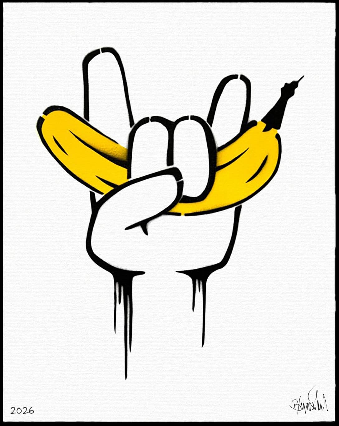 Weiße Hand macht das Victory-Zeichen mit gelber Banane zwischen den Fingern auf weißem Hintergrund.