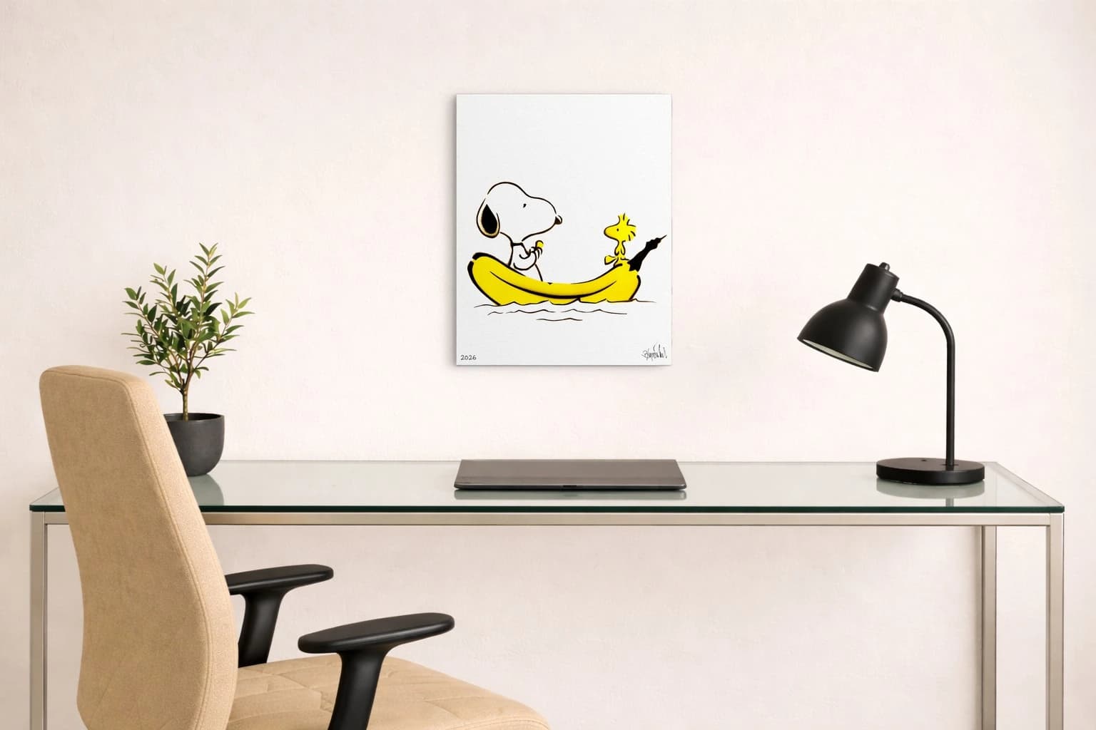 Snoopy liegt in einem gelben Boot neben Woodstock auf weißem Hintergrund mit 2026, als Kunstwerk an der Wand eines hellen Büros.