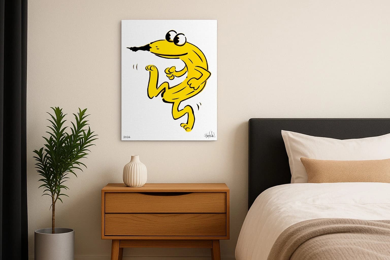 Gelbe Cartoon-Figur eines hüpfenden Hunds mit langem Schnabel auf Weiß, unten Signatur und 2026, als Kunstwerk an der Wand eines Schlafzimmers.