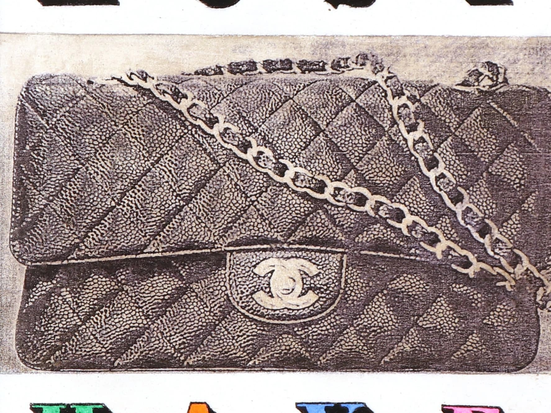 Schwarze gesteppte Handtasche mit Kette, umrahmt von bunten Buchstaben M U S T oben und H A V E unten.
.