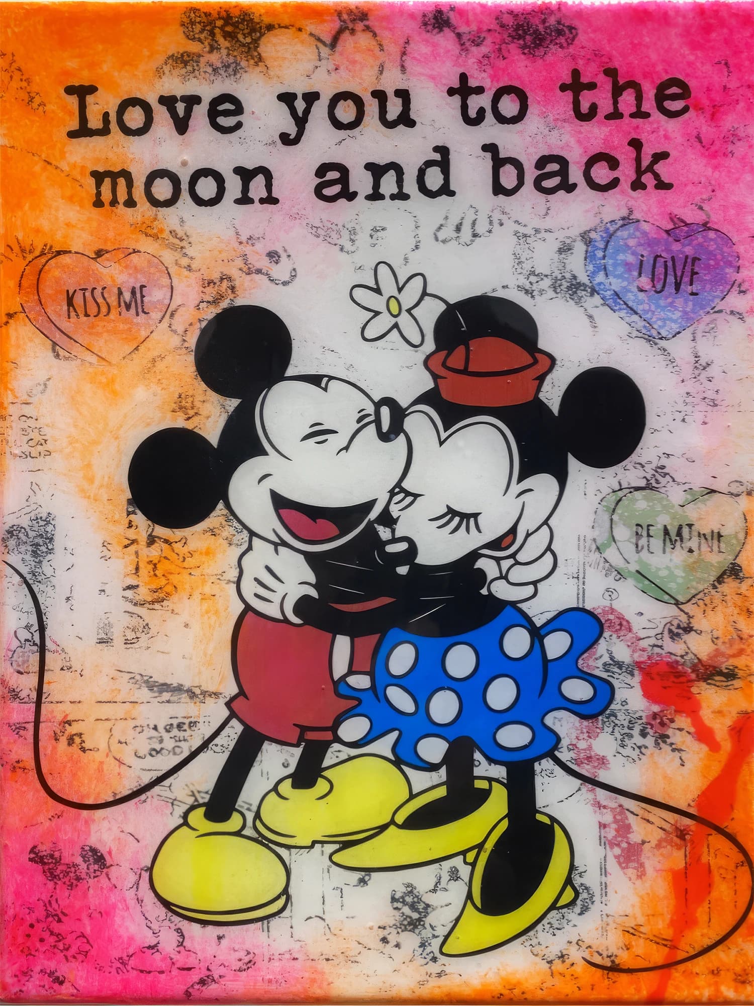 Mickey und Minnie umarmen sich vor buntem Hintergrund mit Text, Herzen und Farben.